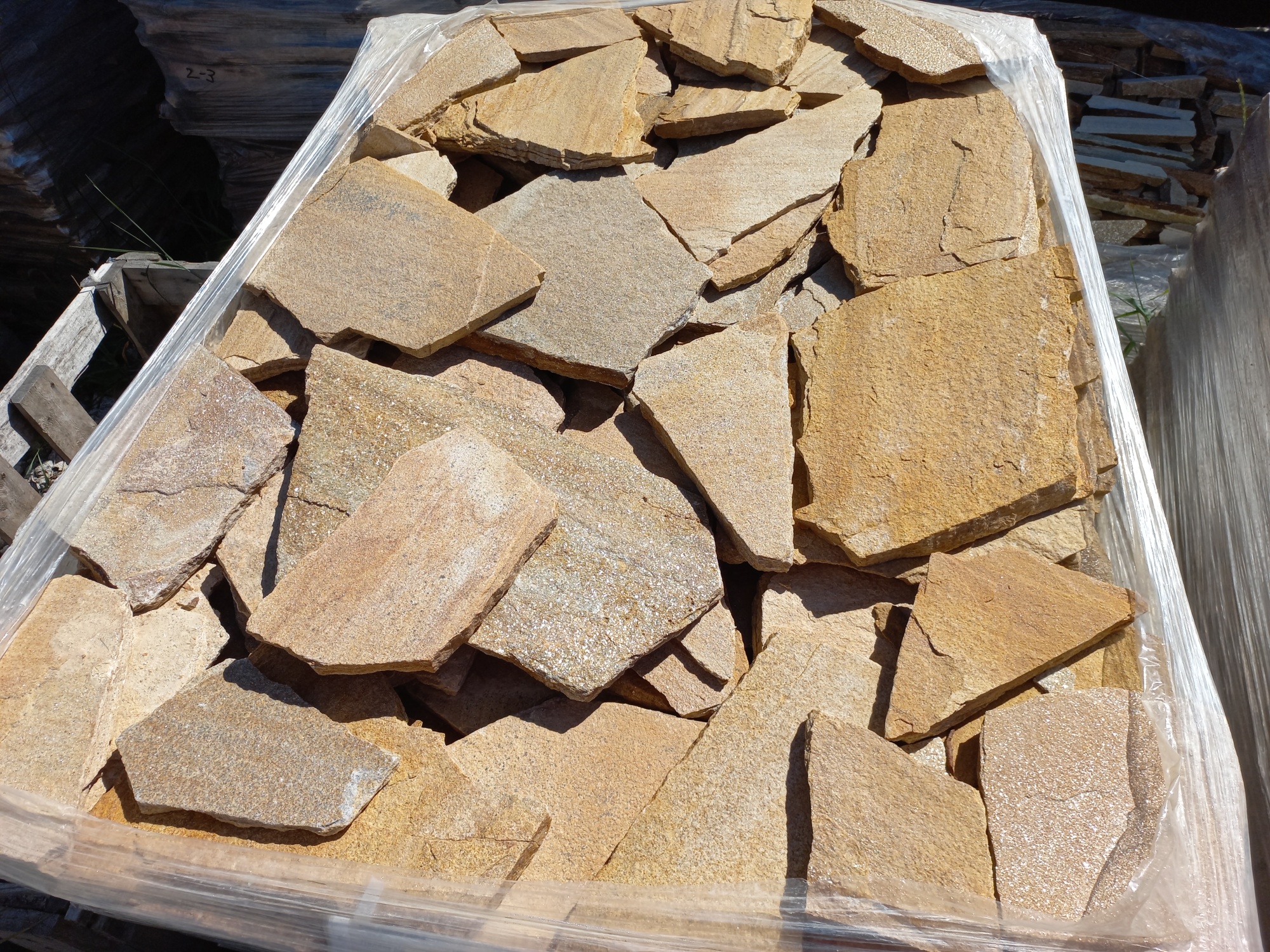 Плитняк златолит жёлтый золотистый для фасада 1,5-3см купить в Лыткарино