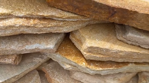 Плитняк златолит жёлтый золотистый для отмостки купить в Лыткарино