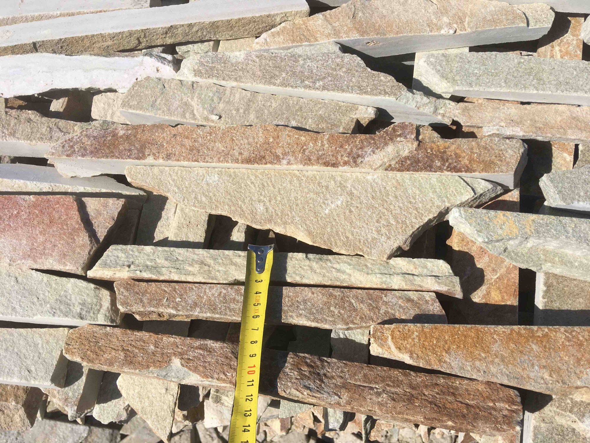 Горбушка златолит золотистый для облицовки купить в Лыткарино