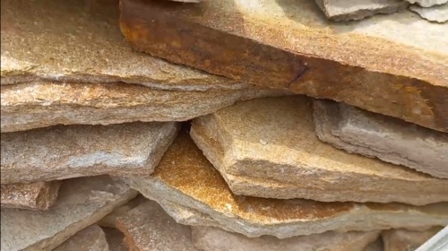 Плитняк златолит жёлтый золотистый для отмостки купить в Лыткарино