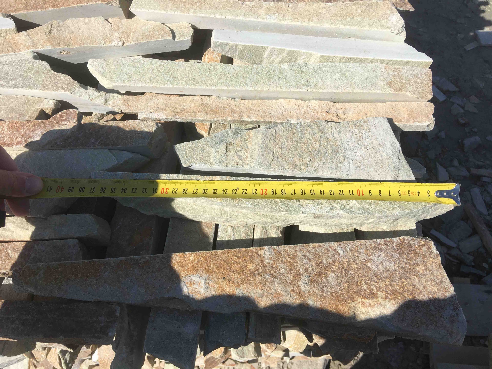 Горбушка златолит золотистый для облицовки купить в Лыткарино