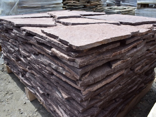 Плитняк лемезит бордовый для облицовки цоколя 20-25 мм  купить в Лыткарино