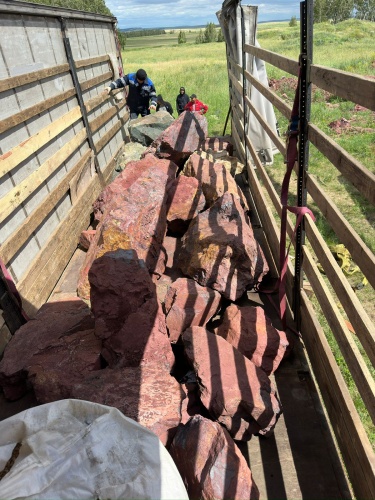 Ландшафтные глыбы красно-фиолетовые 200-1000 килограмм купить в Лыткарино