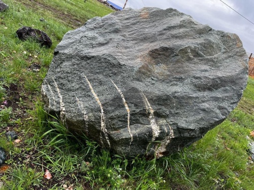 Гигантские зелёные валуны для ландшафтного дизайна весом более 5 тонн купить в Лыткарино