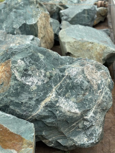 Камни для ландшафтного дизайна зелёные 10-60 килограмм купить в Лыткарино