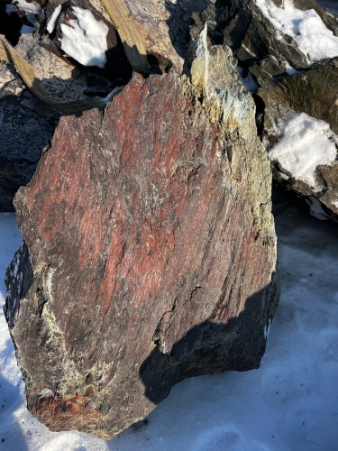 Ландшафтные глыбы красно-фиолетовые 200-1000 килограмм купить в Лыткарино