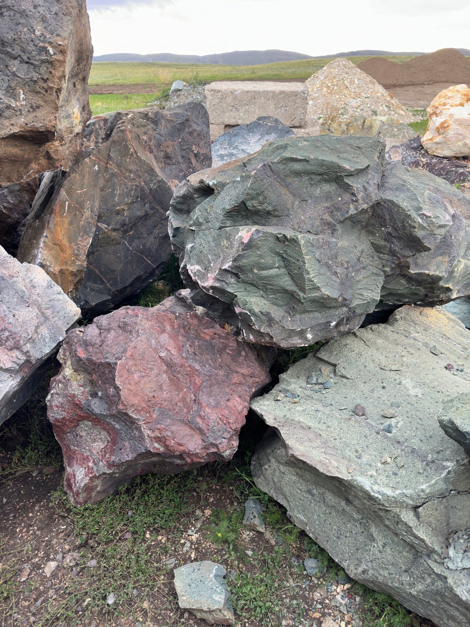 Камни для ландшафтного дизайна зелёные 10-60 килограмм купить в Лыткарино