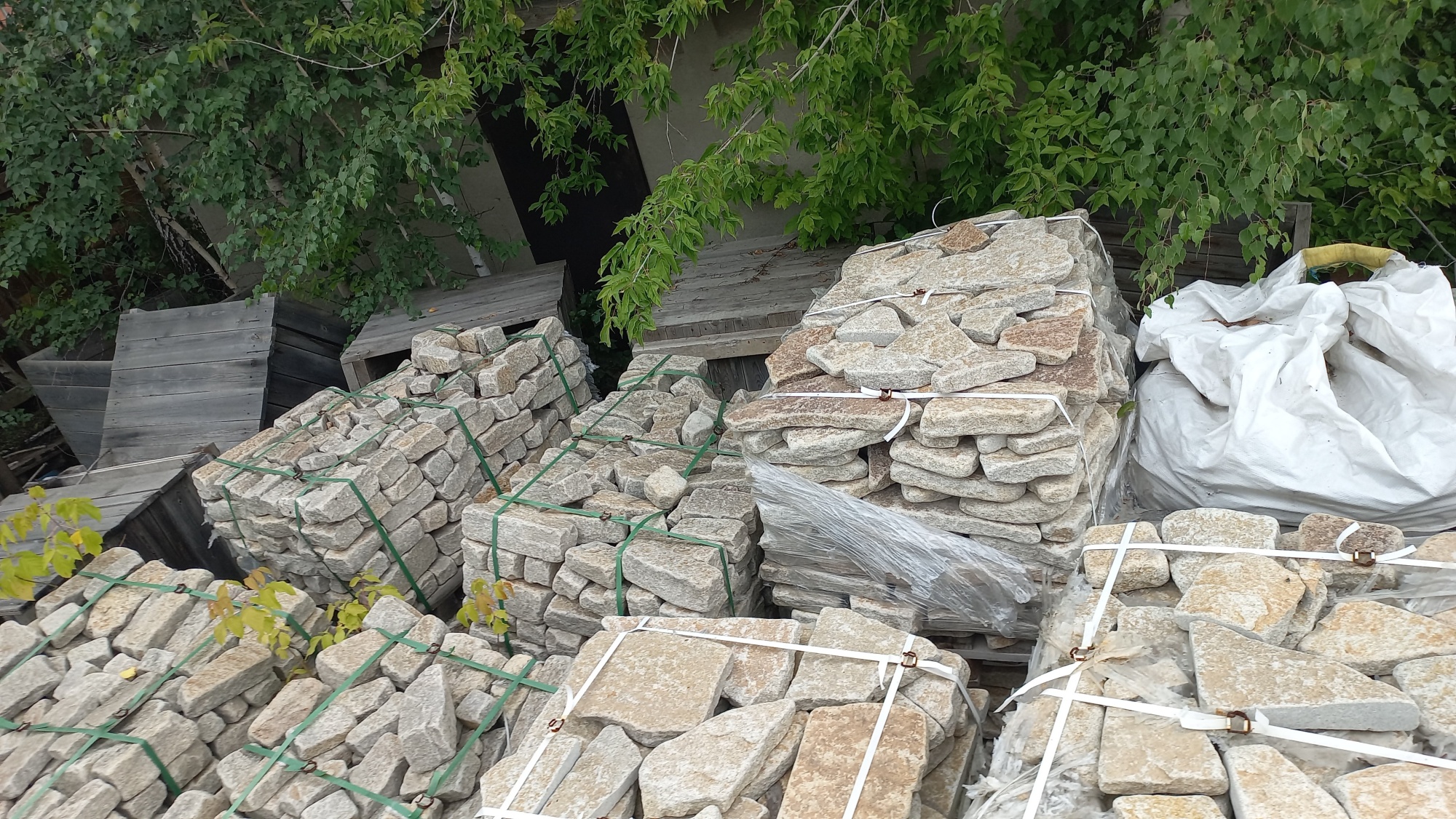 Плитняк гранитный галтованный купить в Лыткарино