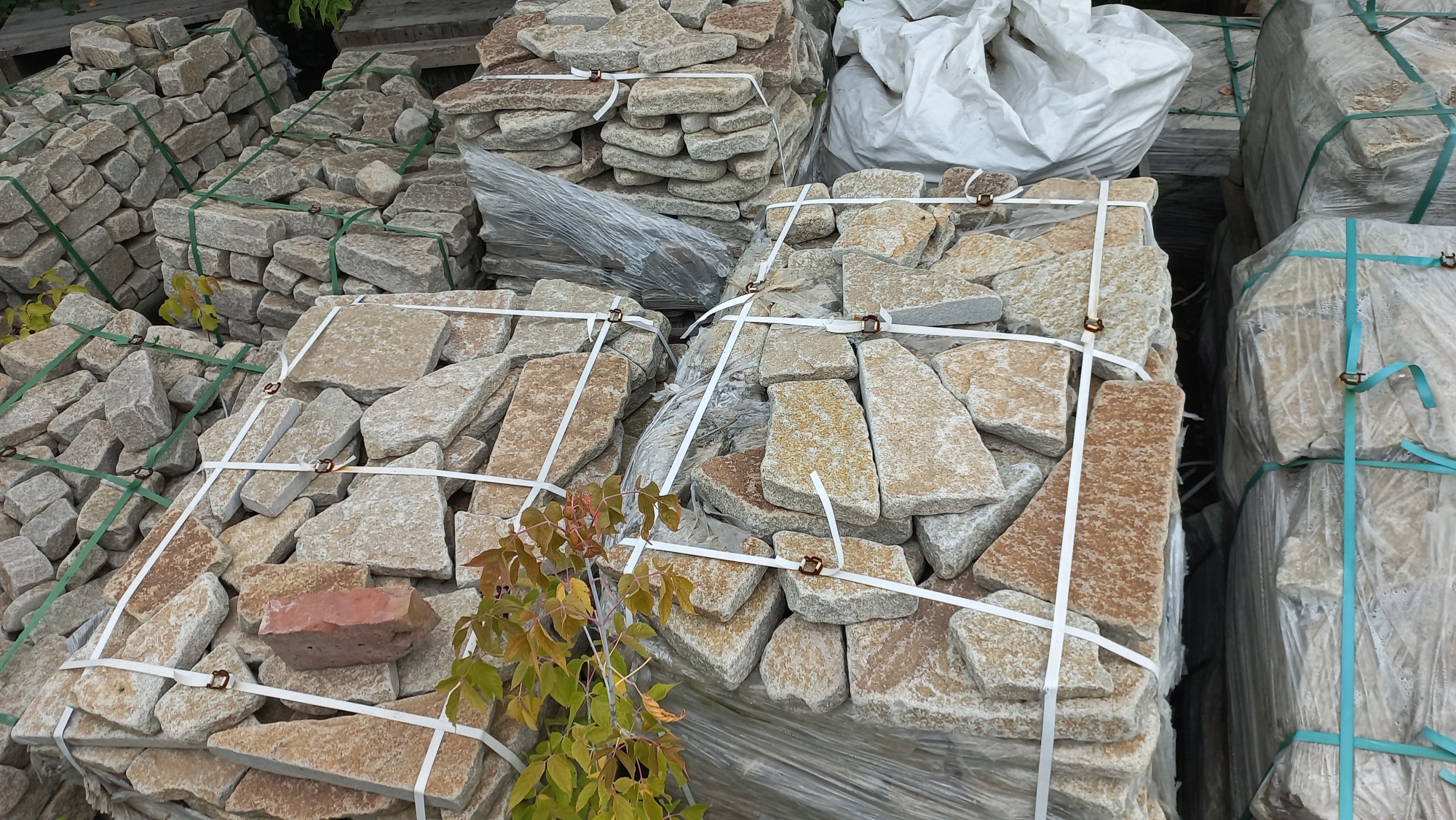 Плитняк гранитный галтованный купить в Лыткарино