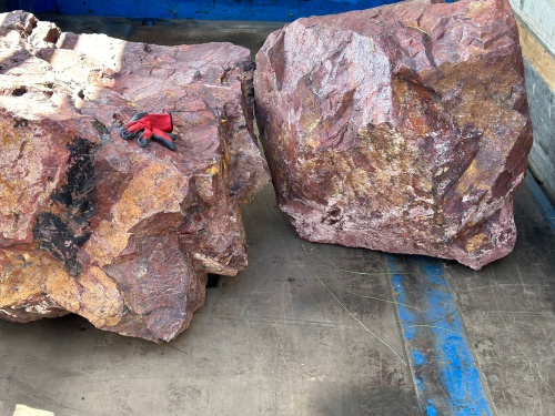 Ландшафтные глыбы красно-фиолетовые 200-1000 килограмм купить в Лыткарино