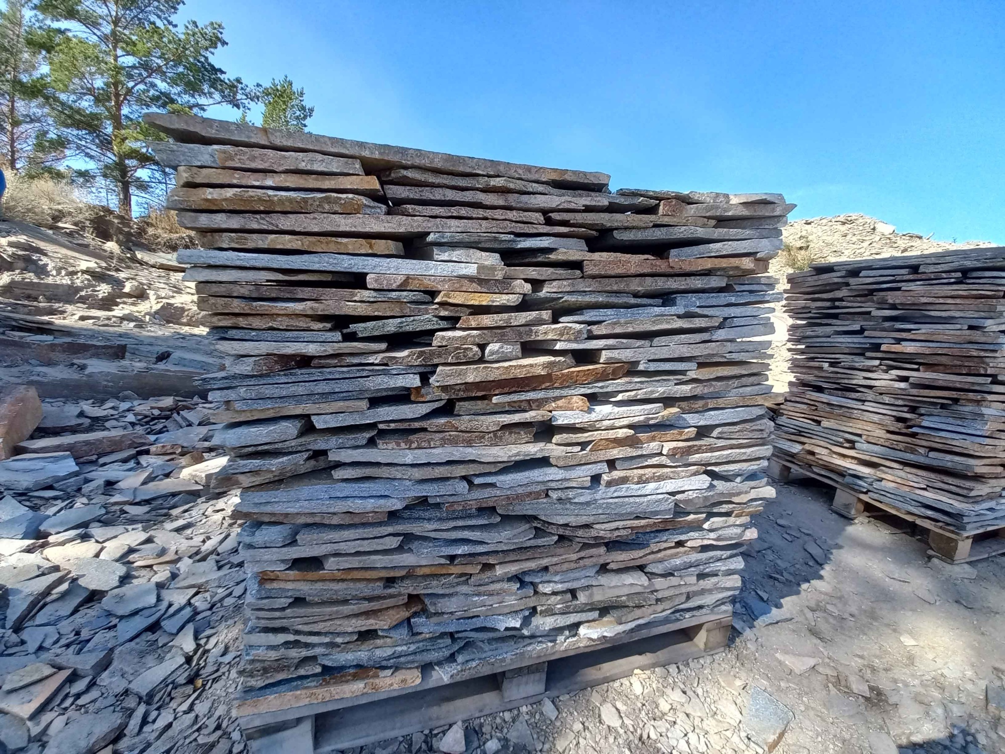 Плитняк златолит серебристый для фасада купить в Лыткарино