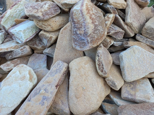 Златолит жёлтый, жёлто-зелёный глыбки и валуны для ланшафтного дизайна купить в Лыткарино