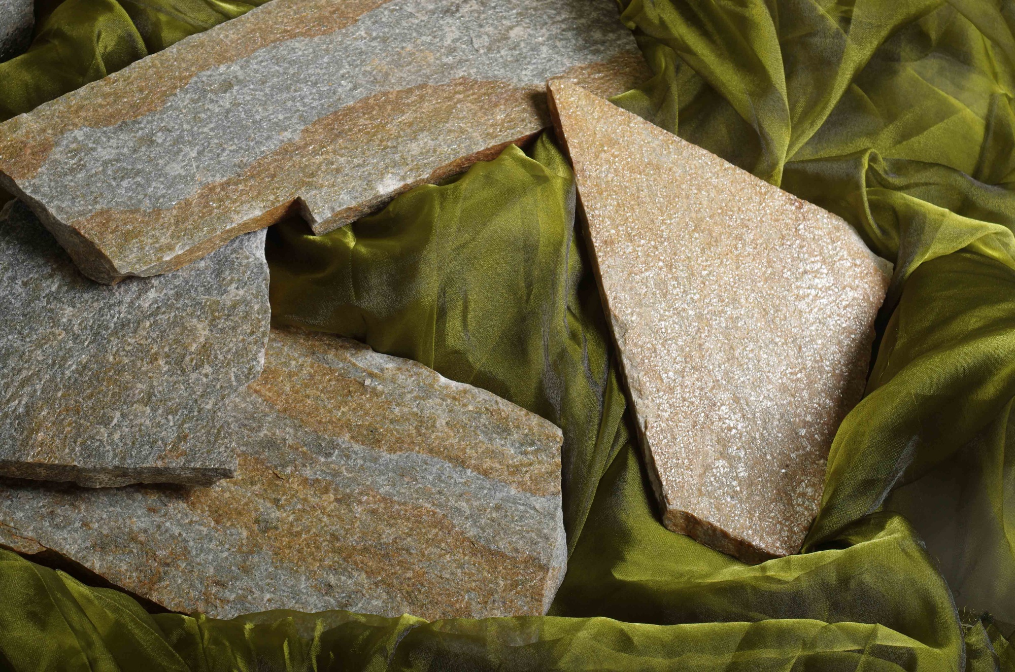 Плитняк златолит Уральский  для фасада купить в Лыткарино