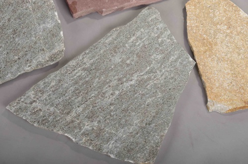 Плитняк златолит Уральский для цоколя, отмостки купить в Лыткарино