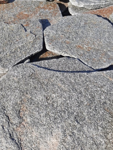 Златолит серебристый галтованный для лестниц купить в Лыткарино