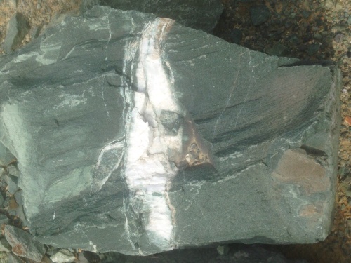 Гигантские зелёные валуны для ландшафтного дизайна весом более 5 тонн купить в Лыткарино