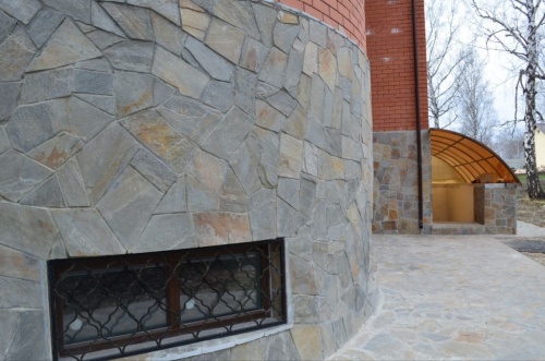 Плитняк златолит Уральский для цоколя, отмостки купить в Лыткарино